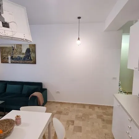 Marlyn Seaside Apartment *