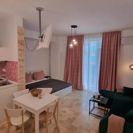 Marlyn Seaside Apartment Navodari