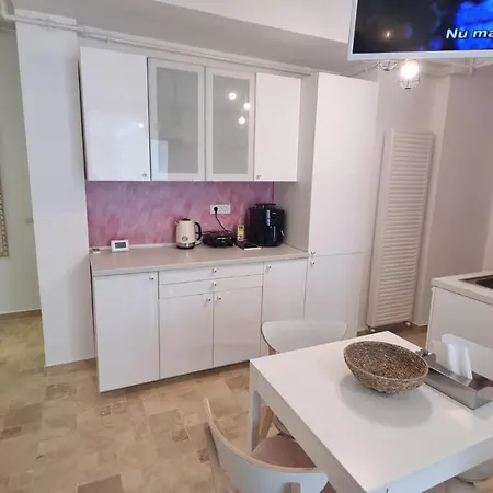 Marlyn Seaside Apartment *