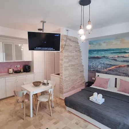 Marlyn Seaside Apartment *